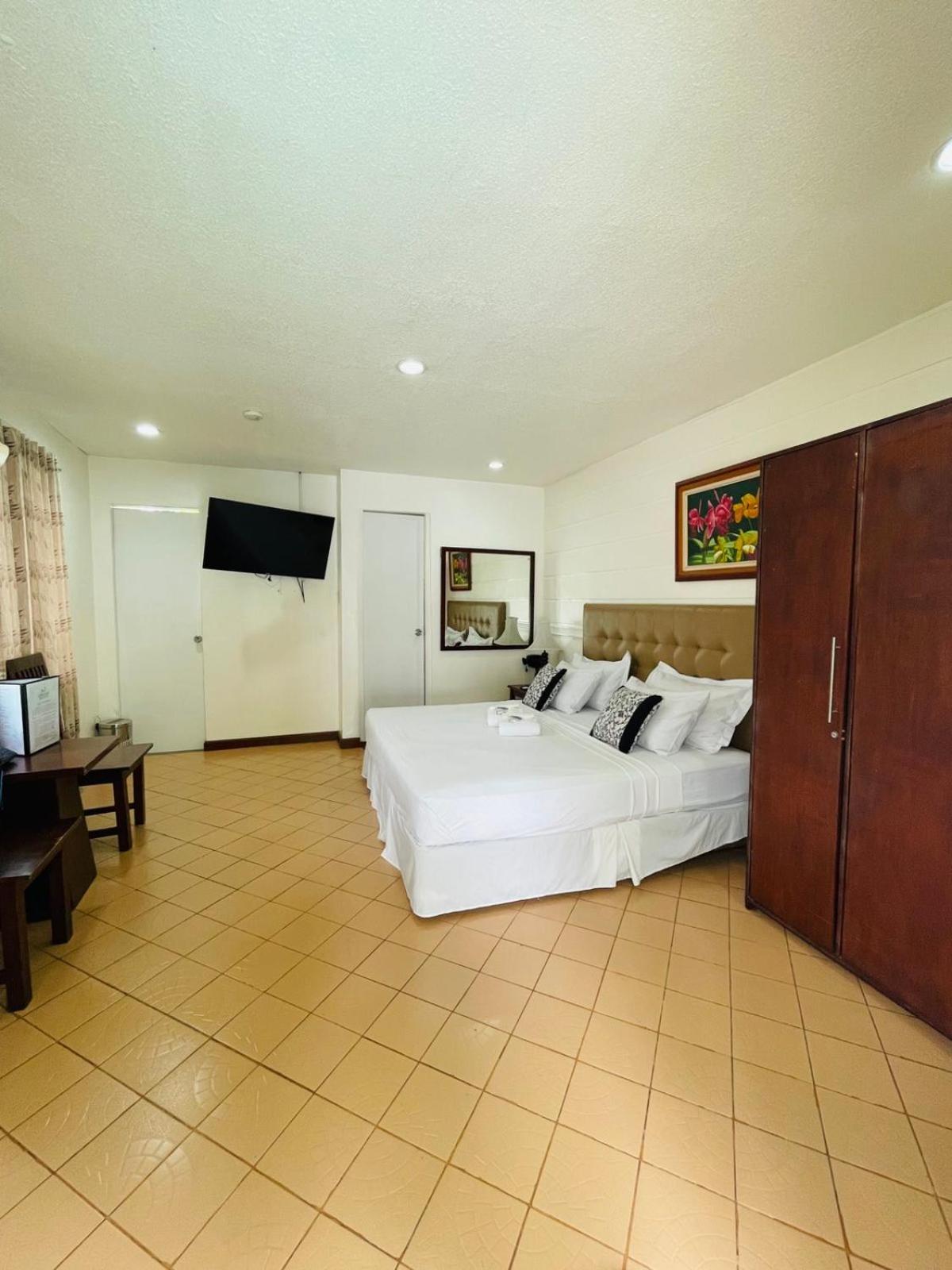Loreland Farm Resort Антиполо Экстерьер фото